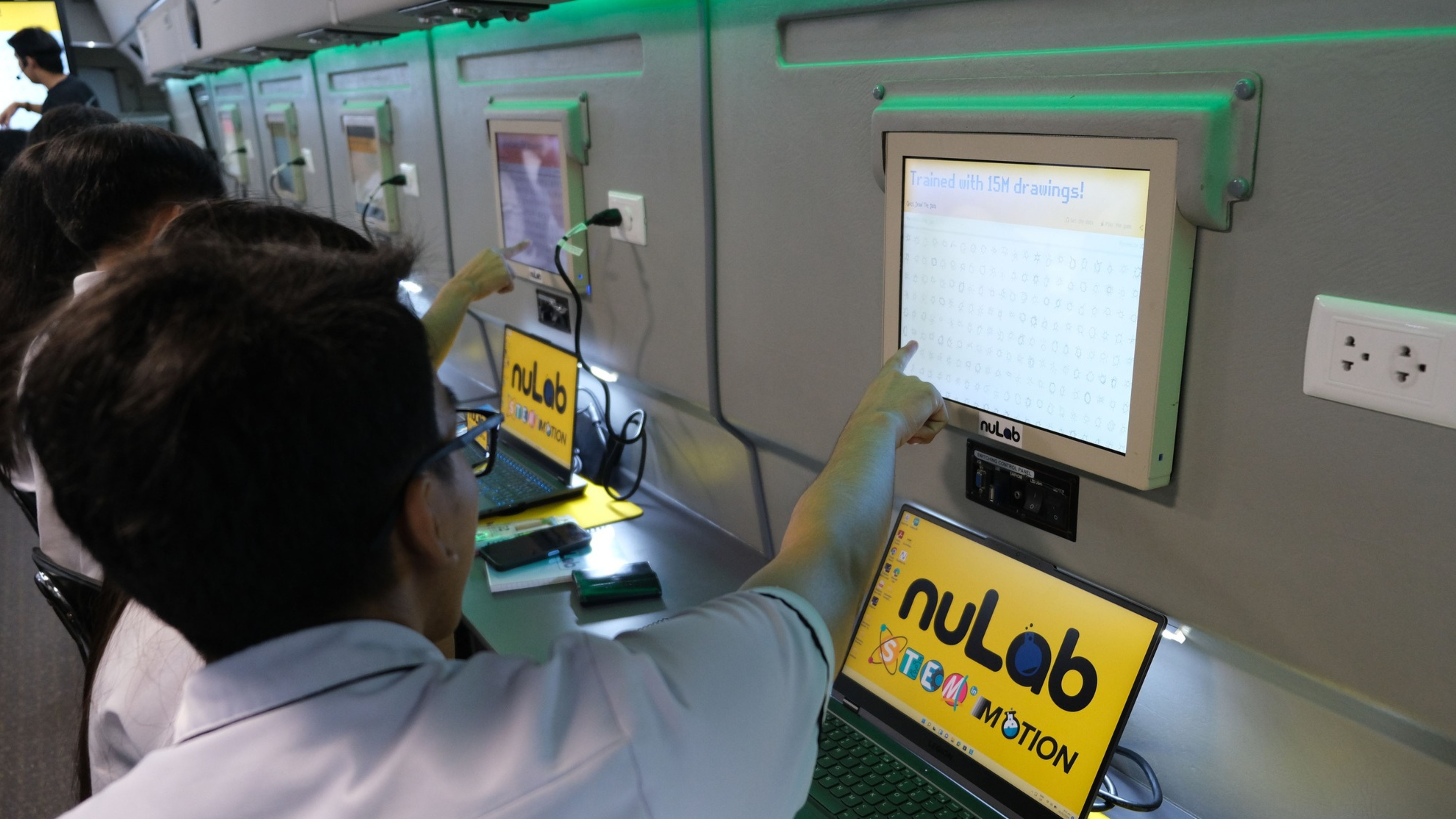 STEM mobile lab_print version.png